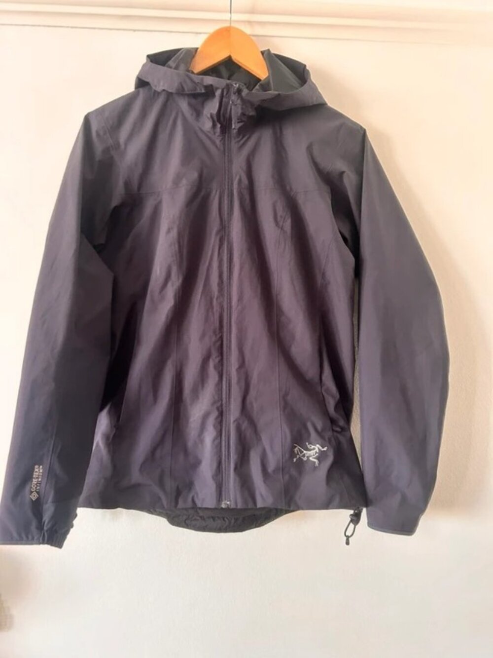 Arc'teryx Solano Women's Hooded Jacket Navy Gore-Tex Shell S